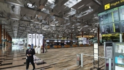 dai su quan viet nam tai singapore ho tro 35 cong dan bi mac ket vi covid 19