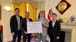 viet kieu anh ung ho 1 ty dong giup viet nam chong covid 19