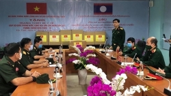 bo quoc phong viet nam cu 9 chuyen gia y te giup lao chong covid 19