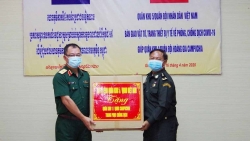 quan khu 5 tang vat tu y te gan 5 ty dong cho quan doi lao va campuchia chong covid 19