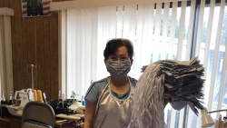 cong dong nguoi viet tai my phat khau trang thuc pham tuong tro nhau giua tam dich covid 19