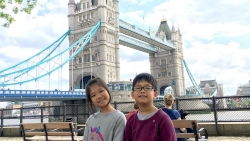 dai su gareth ward viet thu cam on hai chi em viet nam tang 20000 khau trang giup anh chong covid 19