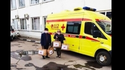 nguoi viet o moskva tai tro nhieu suat an giup cac bac si tuyen dau chong covid 19