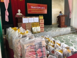 Zhishan Việt Nam trao 90 triệu đồng giúp người dân khó khăn huyện Cẩm Xuyên và Thạch Hà, Hà Tĩnh.