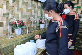 vcf tai tro he thong loc nuoc nang luong mat troi cho nguoi dan dak lak