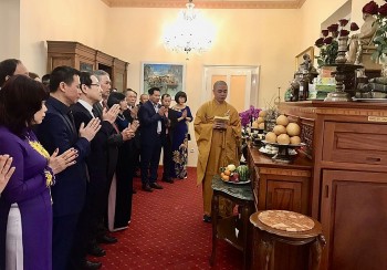 nguoi viet tai nhieu quoc gia tuong nho cac vua hung