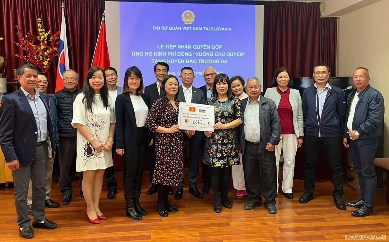 Cộng đồng người Việt tại Slovakia quyên góp hơn 6.000 Euro ủng hộ Trường Sa và Nhà giàn DK1
