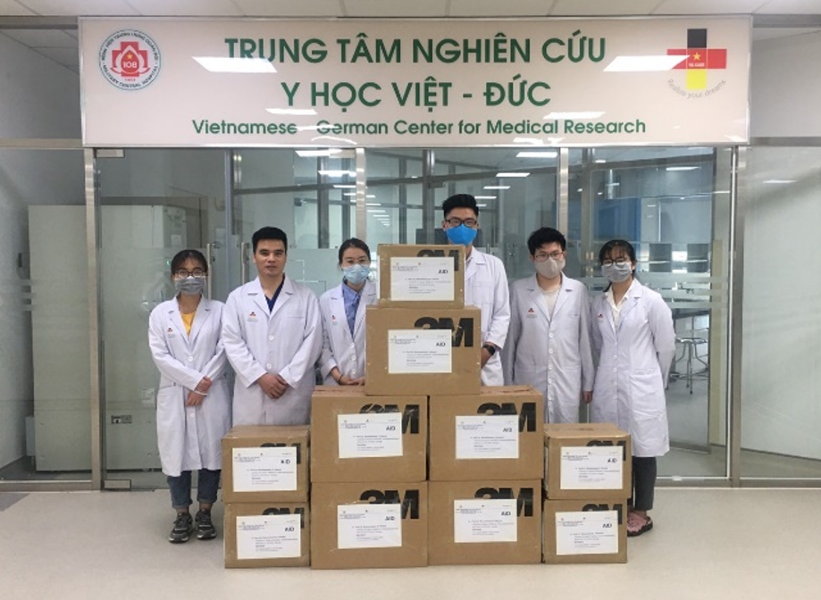 vg care tang 2000 khau trang cho vien y hoc nhiet doi duc chong covid 19