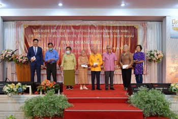 tang qua bang khen cho cac kieu bao tai thai lan co cong voi dat nuoc