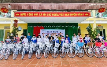gni tang xe dap cho 30 hoc sinh tinh ha giang