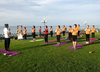 binh thuan lan dau tien to chuc ngay quoc te yoga