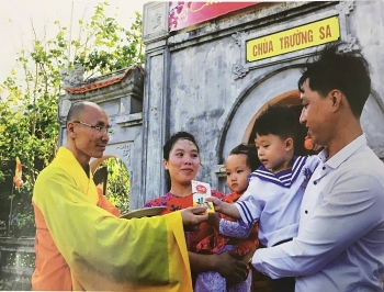 chuong chieu tren bien truong sa