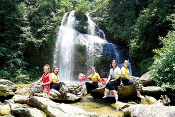kham pha ve dep thac mua giua nui rung bien gioi nghe an