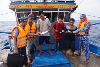 Cảnh sát biển đồng hành với ngư dân: Điểm tựa pháp lý vững chắc cho  ngư dân bám biển