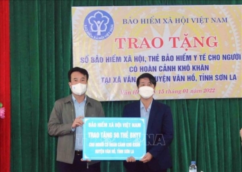 tang gan 16 nghin so bhxh 120 nghin the bhyt cho nguoi co hoan canh kho khan