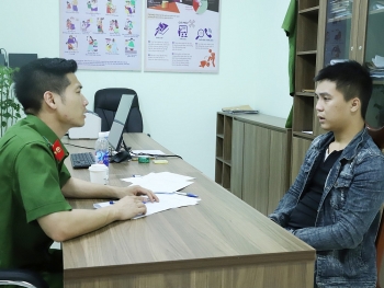 hai doi tuong truy na bi bat khi tron khoi nha tam giu