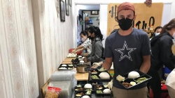Đà Nẵng: Những hộp cơm miễn phí chia sẻ gánh nặng mưu sinh giữa đại dịch