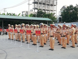 CSGT Đà Nẵng và Quảng Nam ra quân tổng kiểm soát phương tiện từ sáng sớm