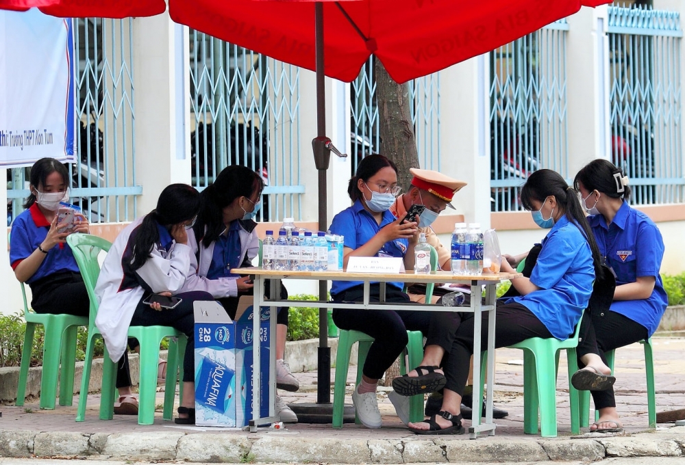 Hơn 12 nghìn thí sinh Đà Nẵng đội mưa dự thi Kỳ thi Tốt nghiệp THPT năm 2021
