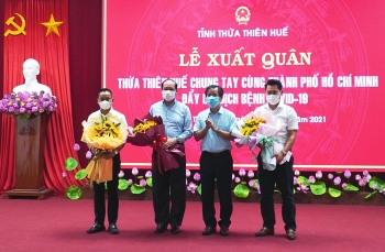 127 cán bộ, nhân viên y tế Thừa Thiên Huế chi viện các tỉnh phía Nam chống dịch COVID-19
