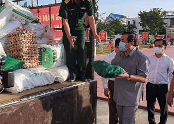 nguoi dan quang nam gom rau gop gao ho tro da nang