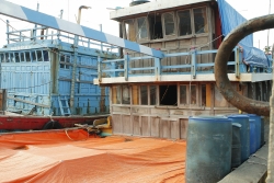 Tàu cá tiền tỉ đắp chiếu và "nghề" trông tàu không công ở cảng Tịnh Hòa
