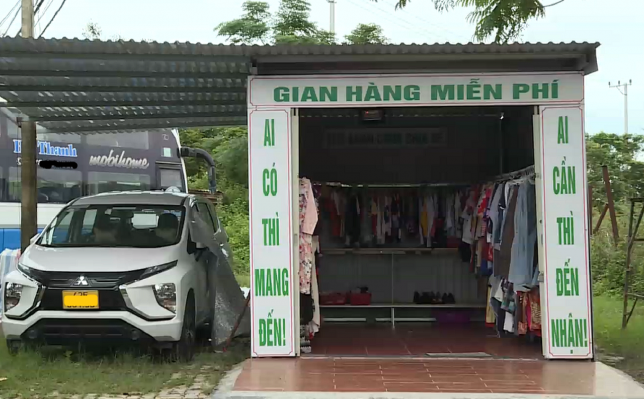 Ấm lòng với "cửa hàng 0 đồng" hỗ trợ người khó khăn ở Đà Nẵng