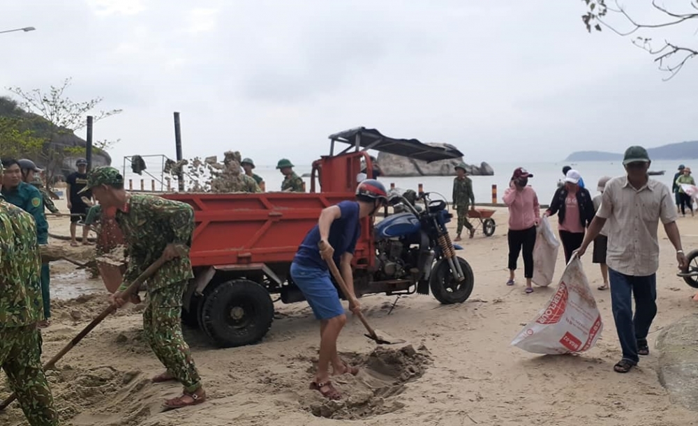 Sau bão số 13, người dân Cù Lao Chàm chung tay khắc phục hậu quả