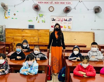Học sinh lớp 1 tại Đà Nẵng hân hoan tới trường