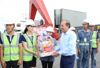 Phó Thủ tướng Thường trực thăm cảng cửa ngõ quốc tế lớn nhất Tây Nam Bộ