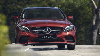 mercedes benz choi lon khi bo sung c180 amg