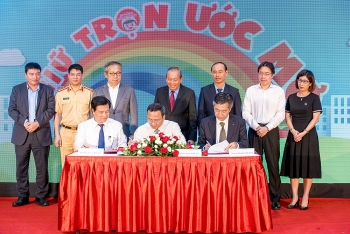 le cong bo chuong trinh trao tang mu bao hiem cho hoc sinh lop mot toan quoc nam hoc 2020 2021