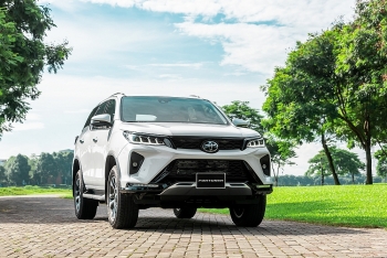 toyota fortuner 2020 thay doi nho o ngoai that dong co cu va gia giam nhe