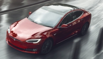 Tesla ra mắt mẫu xe mới, tăng tốc 'siêu nhanh'