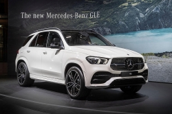 vi sao gia ban nhieu mau xe mercedes benz tang manh ngay sau tet