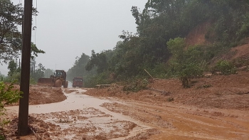 thong tin cap nhat ve 22 chien si su doan 337 nghi bi vui lap do sat lo nui o quang tri