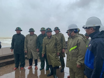 pho thu tuong trinh dinh dung de nghi hai quan cu tau lon ung cuu ngu dan gap nan do bao so 9