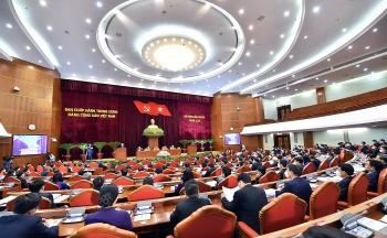 khai mac hoi nghi trung uong 4