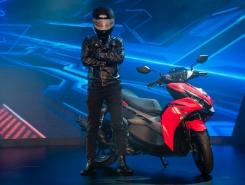 yamaha gioi thieu nvx 155 moi them nhieu cong nghe gia tang nhe