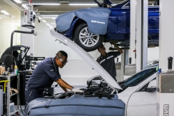 thaco tri an cuoi nam voi khach hang bmw va mini