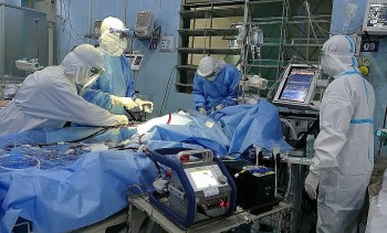 Sáng 3/1, Việt Nam còn gần 1.000 bệnh nhân COVID-19 nặng đang thở máy