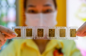 gia vang sjc giu nguyen vang the gioi khong ro xu huong tang giam