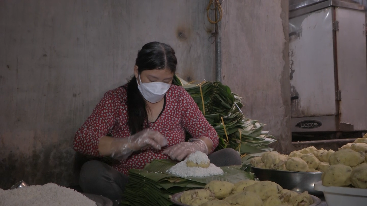 lang nghe banh chung tranh khuc ron rang vao vu tet