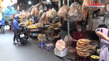 Chợ Bà Hoa nhộn nhịp những ngày cận Tết
