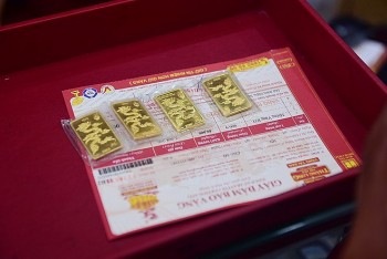ngay 142 gia vang trong nuoc di len thu hep khoang cach mua ban