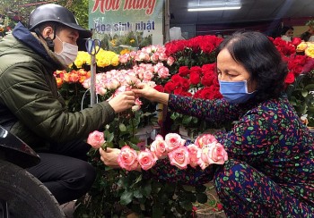 le tinh nhan 142 yeu nhau co nhat thiet can tang qua