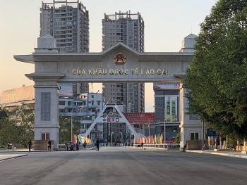 trung quoc tam ngung nhap khau hang hoa qua cua khau ha khau do covid 19