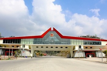 cua khau quoc te huu nghi tam dung thong quan hang hoa xuat nhap khau