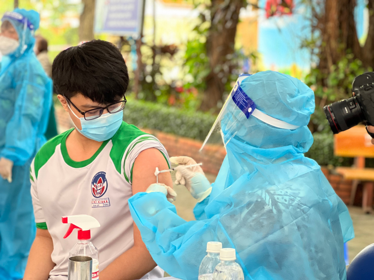 thu tuong yeu cau nghien cuu viec tiem vaccine covid 19 mui 4 cho nguoi lon mui 3 cho tre em