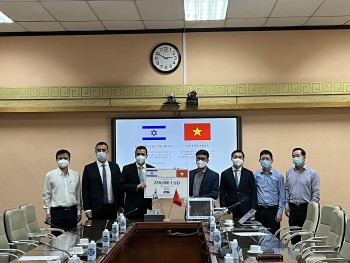 bo y te tiep nhan trang thiet bi y te phong chong dich do hang van tai zim cua israel ho tro